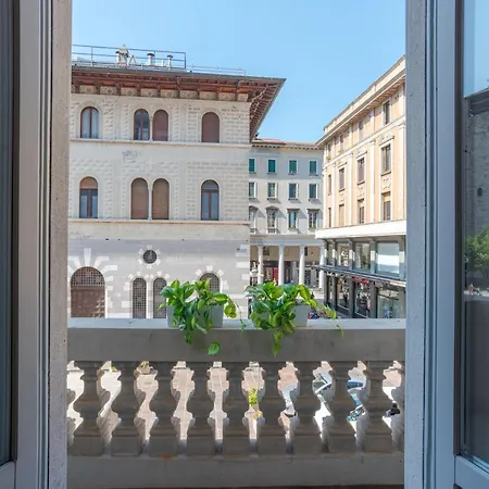Apartament Loggia Visconti - By Myhomeincomo *