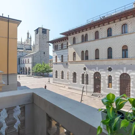 Apartmán Loggia Visconti - By Myhomeincomo *