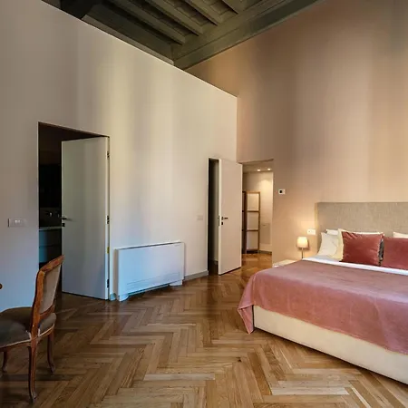 Loggia Visconti - By Myhomeincomo *